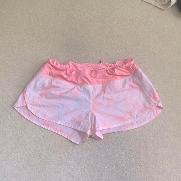 Lululemon Speed Shorts in Spray Dye Barely Pink Bleached Coral Size 8 - Picture 4 of 6